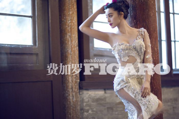 Известная китайская звезда Фань Бинбин на обложке модного журнала №5 