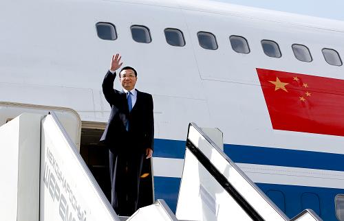 26 апреля вице-премьер Госсовета КНР Ли Кэцян по приглашению правительства РФ прибыл в Москву с официальным визитом в РФ.