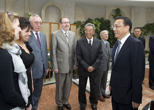26 апреля вице-премьер Госсовета КНР Ли Кэцян встретился с представителями науки, образования, культуры и деловыми лицами Китая и России.