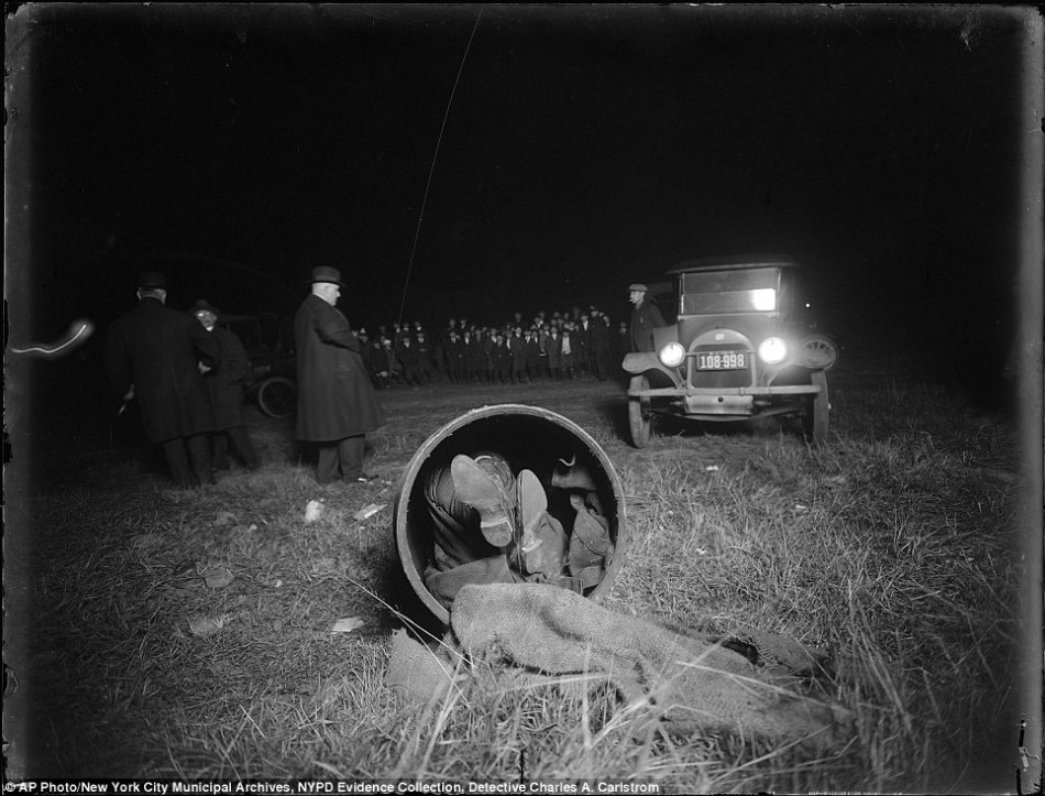 Недавно Управление архивов Нью-Йорка объявило о создании новой фотобазы. Она собрала более 2,2 миллионов фотографий, начиная с середины 19-го века, из них выбрала 870 тысяч фотографий