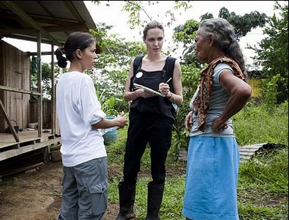 Анжелина Джоли с беженцами