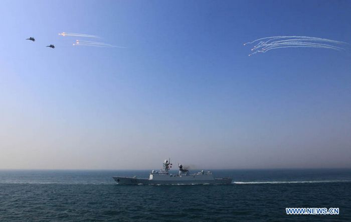 В рамках учений 'Морское взаимодействие-2012' начался парад боевых кораблей