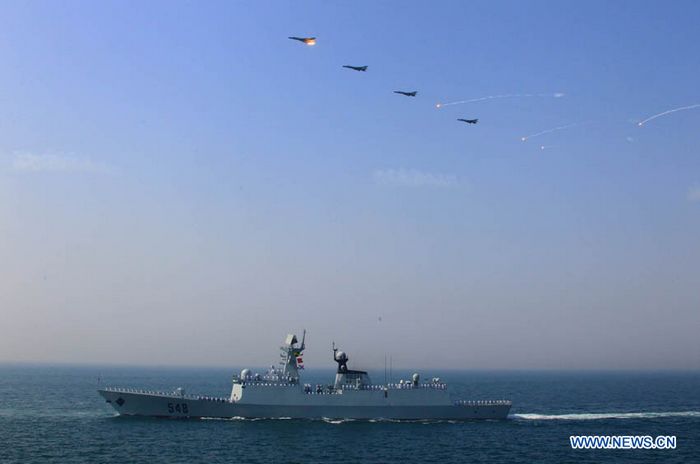 В рамках учений 'Морское взаимодействие-2012' начался парад боевых кораблей