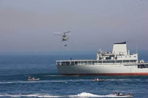 В рамках учений 'Морское взаимодействие-2012' отработаны эпизоды совместного конвоирования судов и освобождения захваченного судна