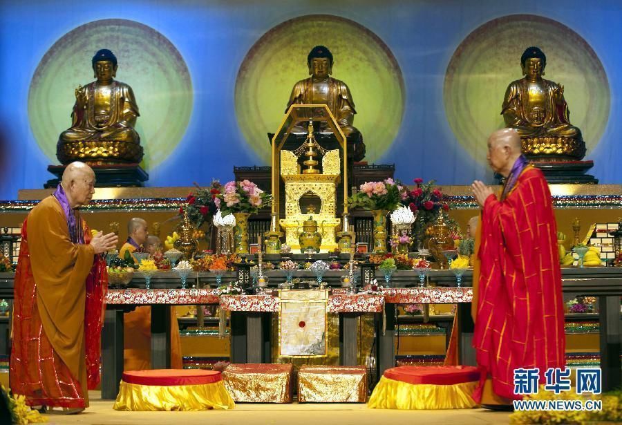 В Сянган привезли частицу черепа Будды