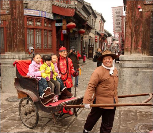 Рикша в древнем торговом городке села Чжоуцунь