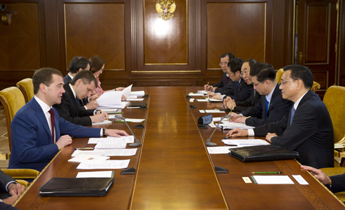 27 апреля во второй половине дня вице-премьер Госсовета КНР Ли Кэцян, находящийся в России с официальным визитом, встретился с президентом России Дмитрием Медведевым.