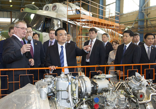 Ли Кэцян посетил Казанский вертолетный завод