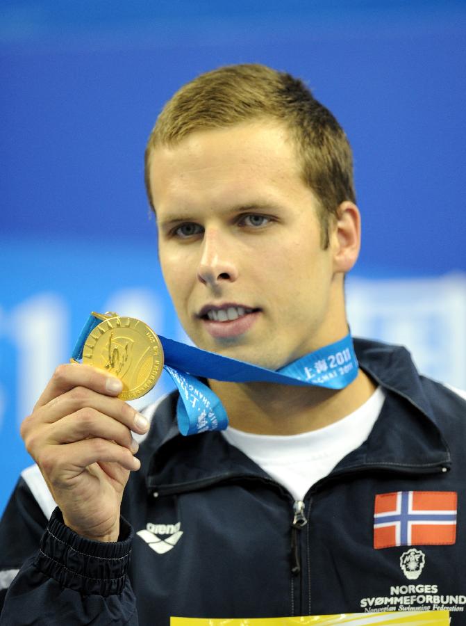 1 мая Норвежский Олимпийский комитет и Норвежская федерация плавания совместно объявили, что чемпион мира по плаванию, пловец Дале Оен 30 апреля скончался в США от сердечного приступа. 