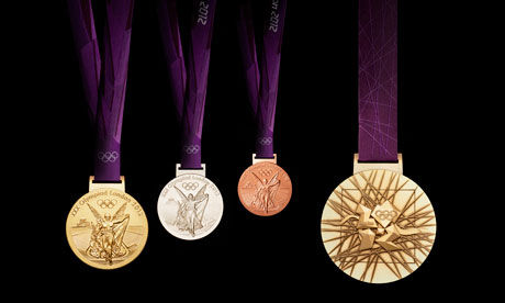 С приближением Олимпиады-2012 в Лондоне в Королевском монетном дворе Великобритании активно изготавливаются 4700 медалей.