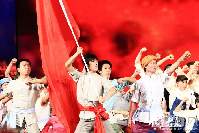 Торжественный гала-концерт в честь 90-летнего юбилея Союза молодежи КНР