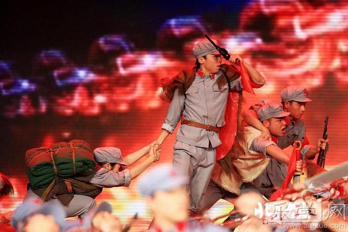 Торжественный гала-концерт в честь 90-летнего юбилея Союза молодежи КНР