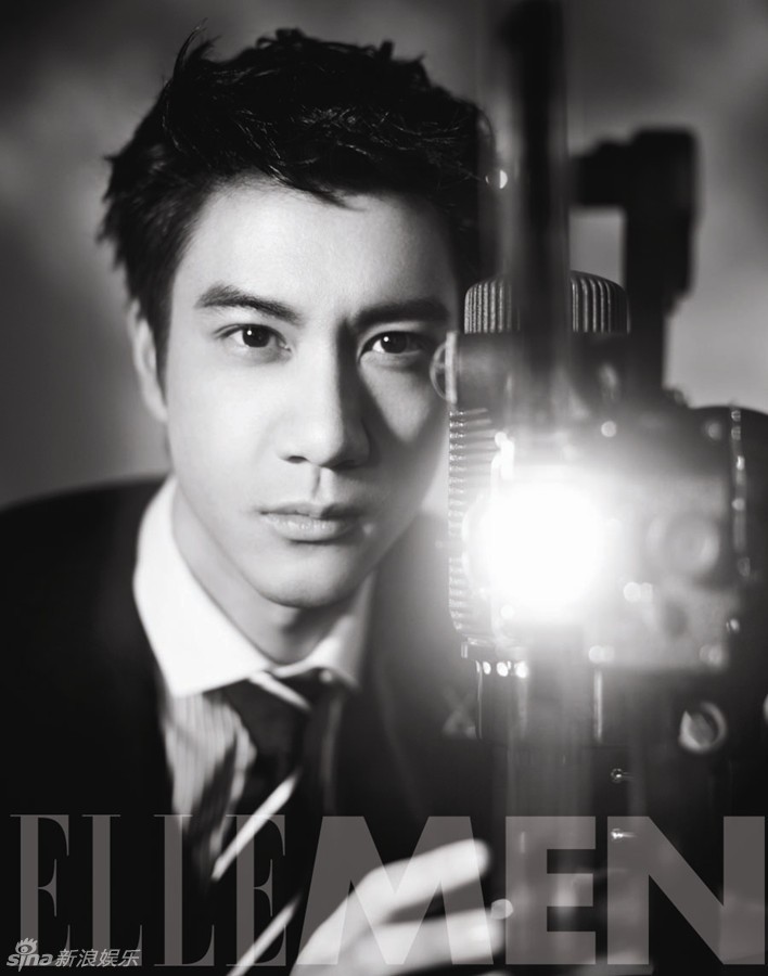 Фото: Талантливый певец Ван Лихун на обложке журнала 3