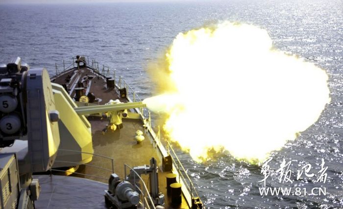 Учения Флота Северного моря Китая по реагированию в чрезвычайных ситуациях и оборонительным операциям. На снимке: корабли в ходе учений.