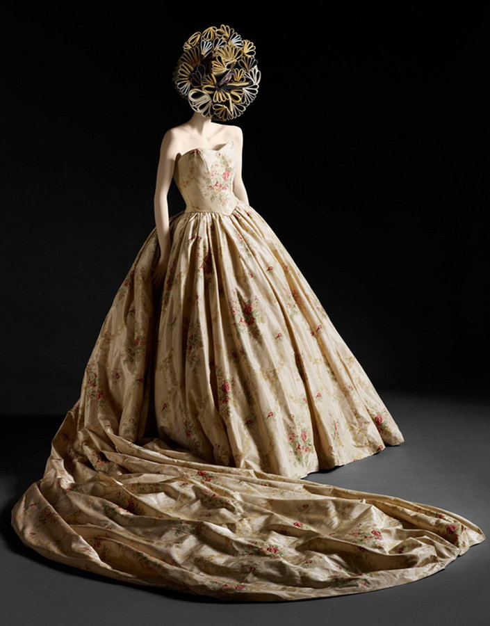 В британском музее пройдет выставка нарядных платьев3