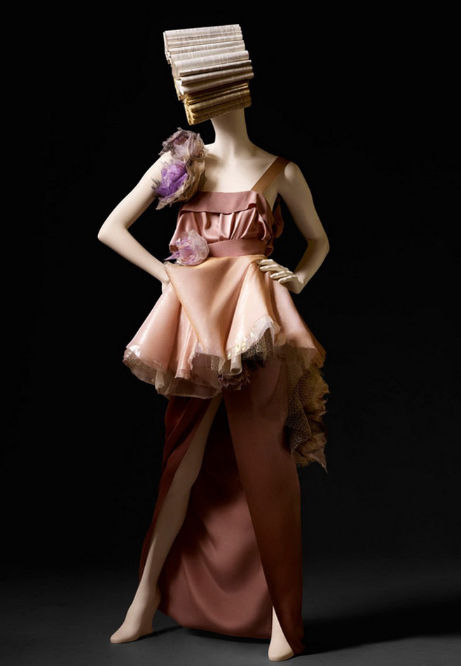 В британском музее пройдет выставка нарядных платьев8