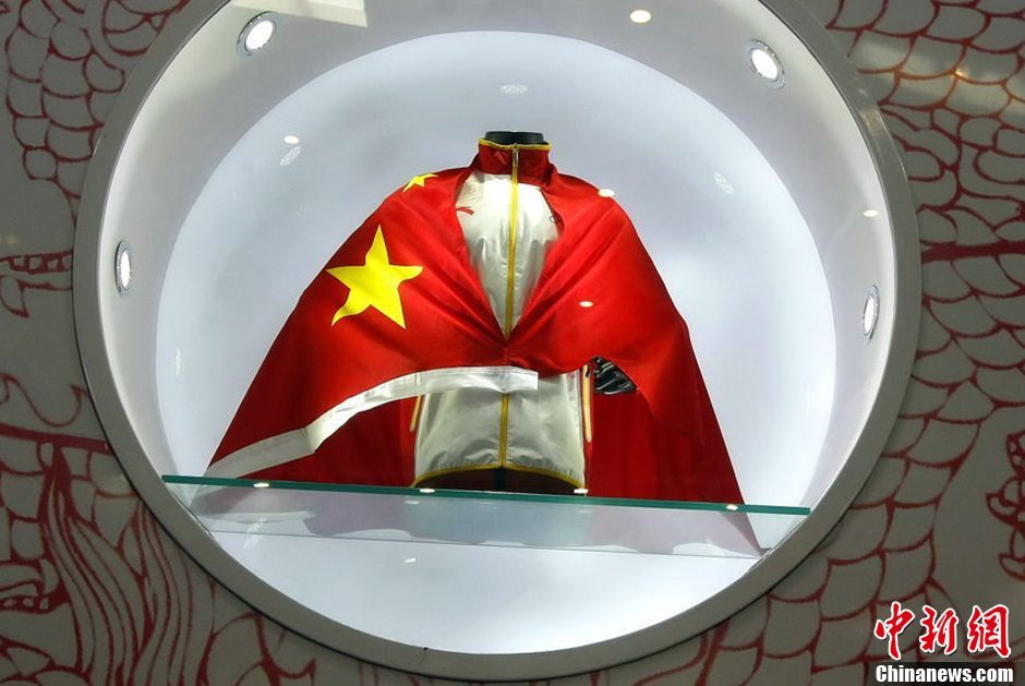 Продемонстрирована форма китайской спортивной делегации для церемонии награждения на Олимпиаде Лондона