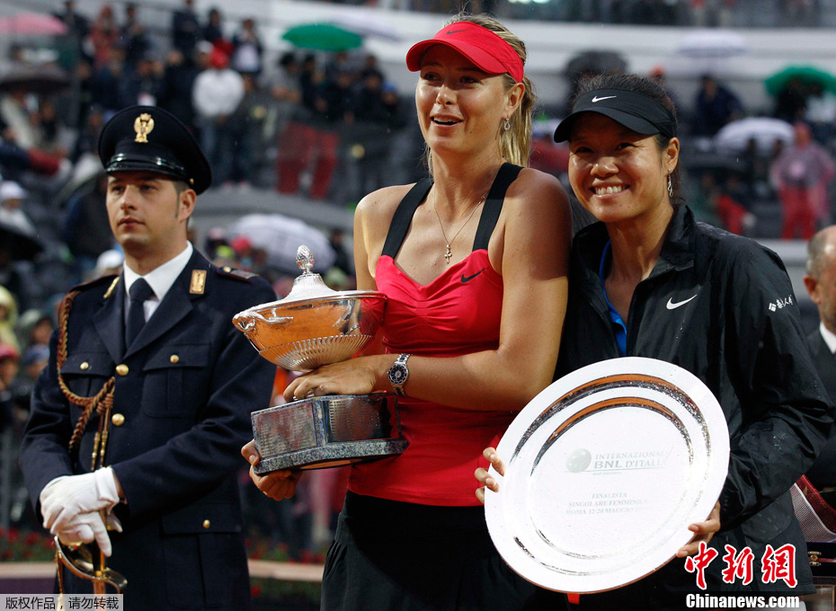 Ранним утром 21 мая по пекинскому времени российская теннисистка Мария Шарапова выиграла китаянку Ли На в финале турнира WTA в Риме со счетом 4-6/6-4/7-6. Шарапова получила свой 26-й чемпионский титул.
