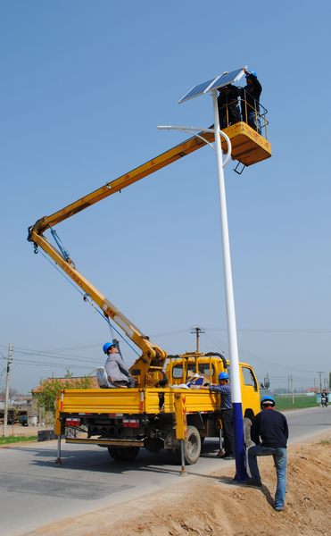 Монтаж 173 солнечных уличных ламп в одной волости города Цзыбо