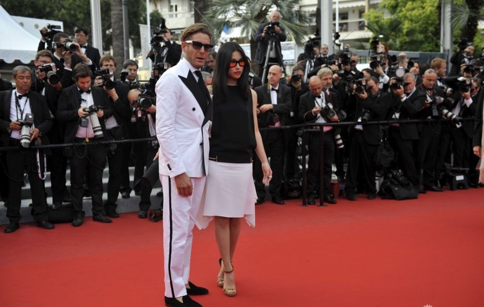 Босс Ювентуса Лапо Элканн и китайская подруга на Каннском кинофестивале 2