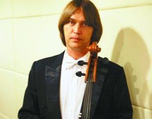 Российский виолончелист уволен из-за оскорбления китаянки в поезде
