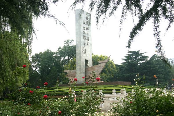 Достопримечательность города Чжэнчжоу: Парк на холме Биша города Чжэнчжоу провинции Хэнань