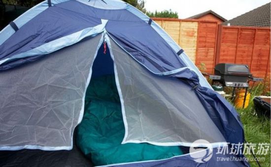Посетители могут через сайт campinmygarden.com контактировать с некоторыми местными домовладельцами Великобритании, чтобы у них во дворе поставить палатку на ночь.