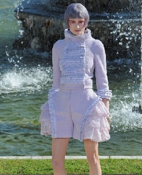 Модная женская одежда для отпуска от «Chanel» на весну 2013 г. 17