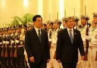 Ху Цзиньтао провел переговоры с президентом Кыргызстана А. Атамбаевым