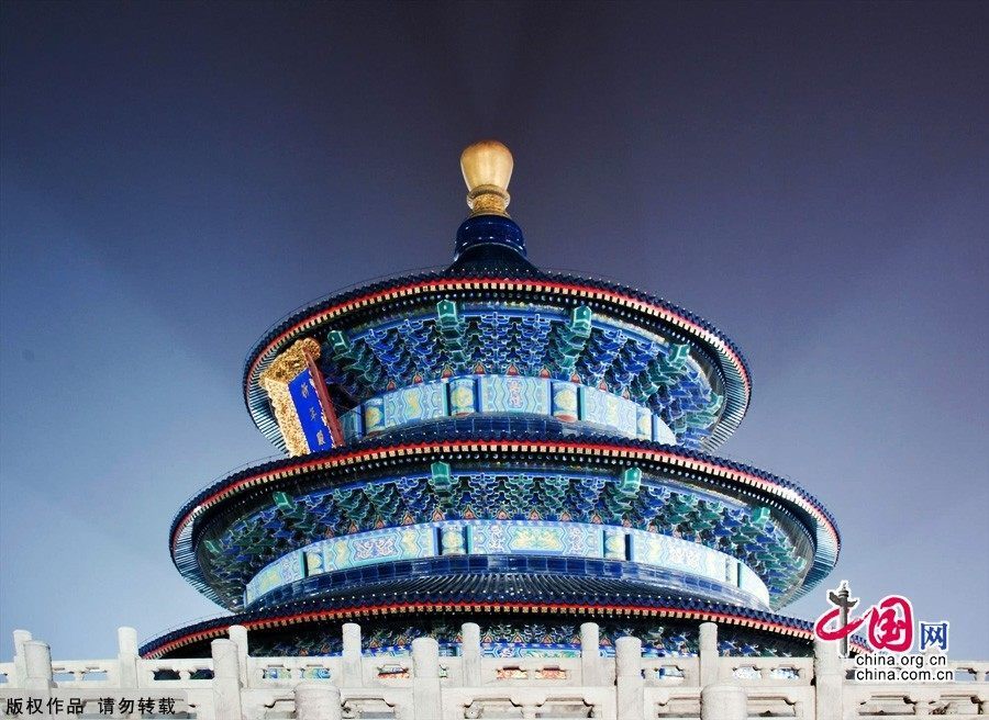 Величественные ночные пейзажи палаты Циняньдянь Храма Неба Пекина