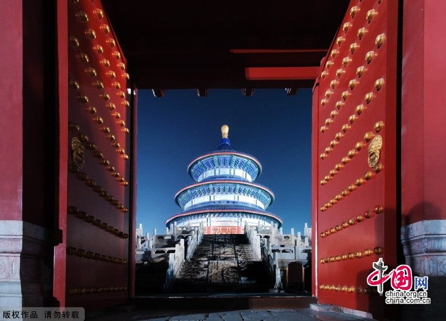Величественные ночные пейзажи палаты Циняньдянь Храма Неба Пекина