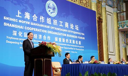 6 июня Вице-премьер Госсовета КНР Ван Цишань присутствовал на открытии бизнес-форума Шанхайской организации сотрудничества /ШОС/ и выступил с речью.