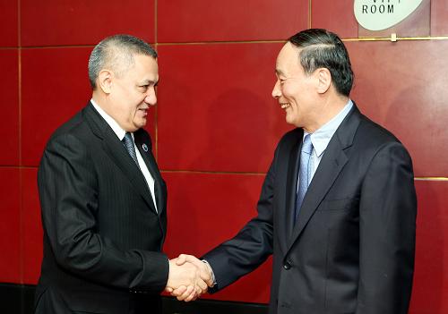 На встрече с Р. Азимовым Ван Цишань отметил, что сегодня главы государств Китая и Узбекистана объявили о создании стратегического партнерства между двумя странами. 