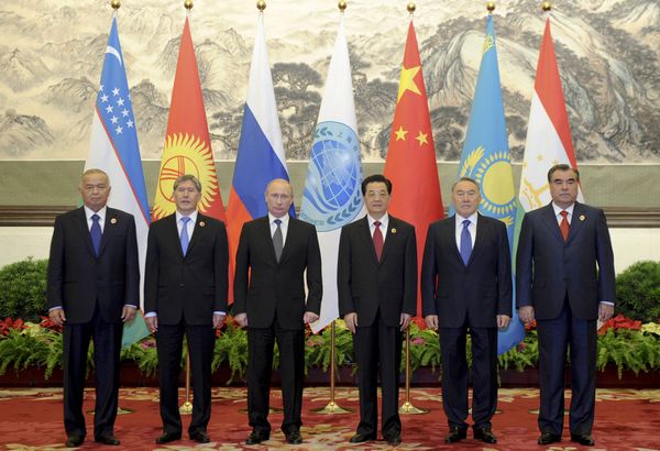 На пекинском саммите ШОС прошли переговоры в узком составе