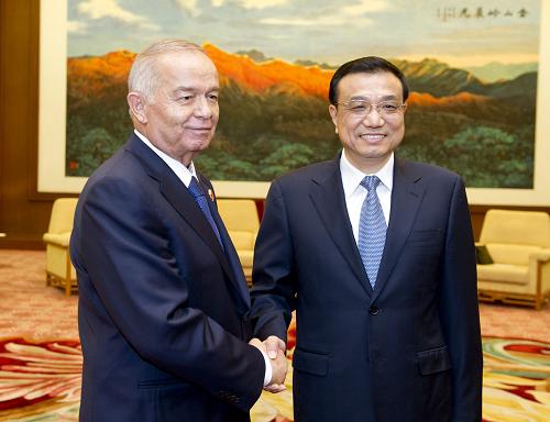 Стороны провели углубленный обмен мнениями относительно развития китайско-узбекских отношений и противодействия мировому финансовому кризису и другим глобальным вызовам.
