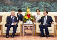 Ли Кэцян встретился с президентом Узбекистана Исламом Каримовым