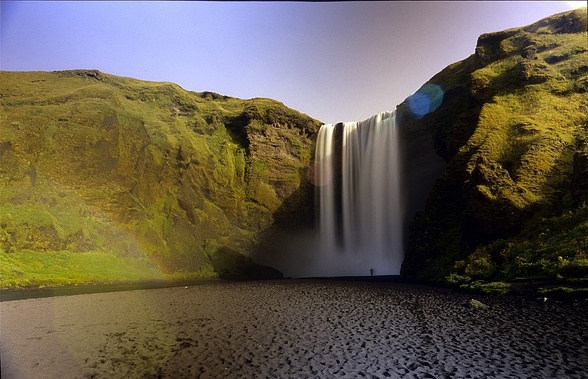 Великолепные пейзажи с водопадами в Исландии3
