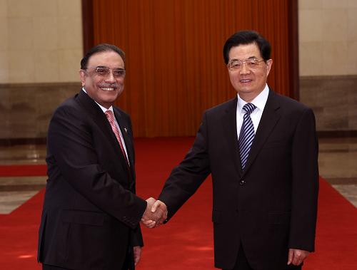 7 июня Председатель КНР Ху Цзиньтао во второй половине дня в Доме народных собраний в Пекине провел переговоры с президентом Пакистана Асифом Али Зардари. Пакистанский президент находится в Пекине с визитом и для участия в саммите ШОС.
