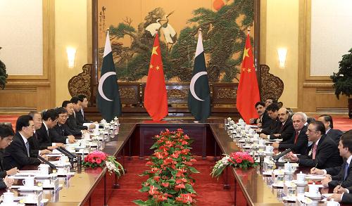 А.А.Зардари отметил, что Пакистан готов и дальше усилить контакты и сотрудничество с Китаем, сохраняя тесные контакты на высоком уровне и укрепляя дружбу между народами. Пакистан приветствует расширяющиеся потоки китайских инвестиций в свою экономику.