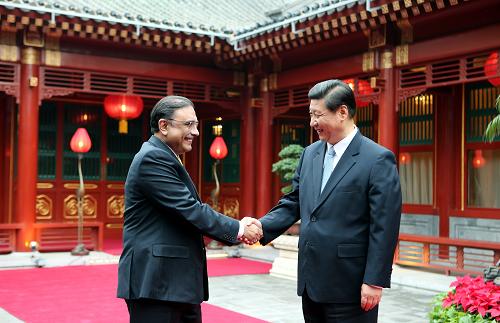 7 июня Заместитель председателя КНР Си Цзиньпин в государственной резиденции 'Дяоюйтай' встретился с прибывшим с визитом в Китай и принимающим участие в саммите ШОС президентом Пакистана Асифом Али Зардари.