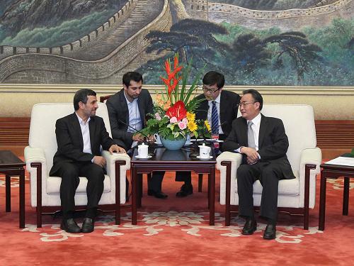 У Банго отметил, что ВСНП поддерживает развитие китайско-иранских дружественных отношений, готов на имеющейся основе активно развивать с парламентом Ирана нового созыва дружественные контакты и сотрудничество.