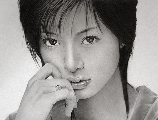 Портреты азиатских девушек, выполненные карандашом