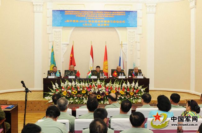 В Таджикистане состоялась церемония открытия совместных антитеррористических учений государств-участников ШОС 'Мирная миссия-2012'