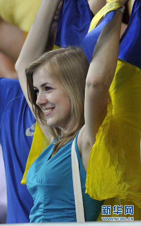 В понедельник сборная Украины провела свой стартовый матч на Евро-2012. В рамках первого тура группового этапа турнира команда Олега Блохина сыграла на НСК 'Олимпийский' со сборной Швеции. Матч завершился со счетом 2:1 в пользу украинцев.