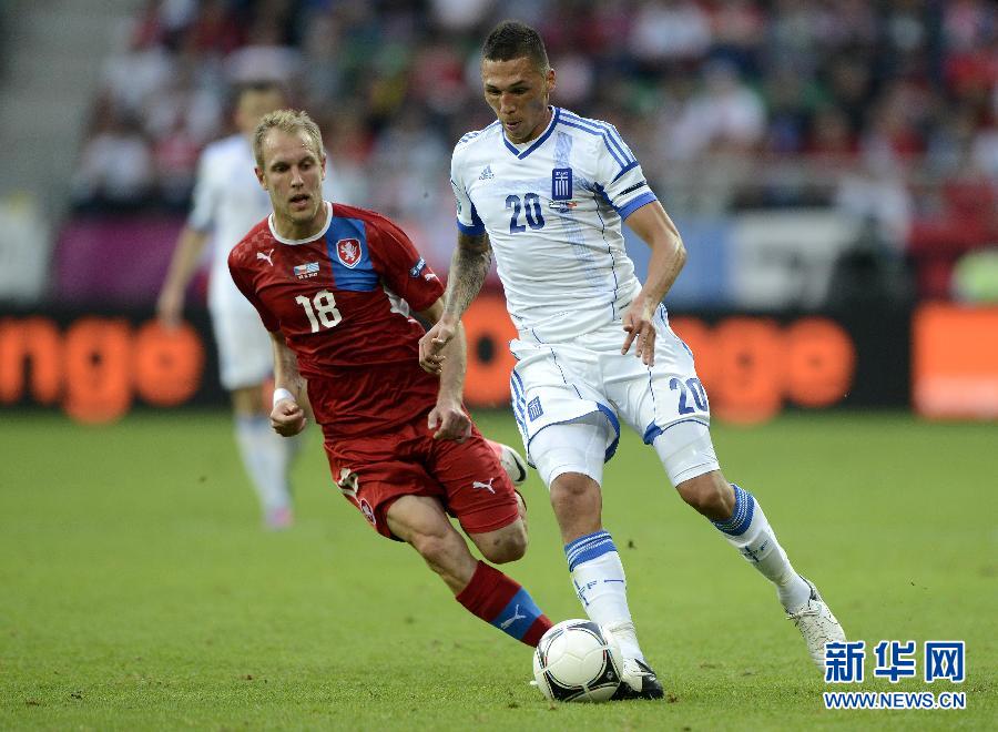 В матче второго тура группы A на чемпионате Европы по футболу-2012 сборная Греции проиграла команде Чехии со счетом 1:2. 