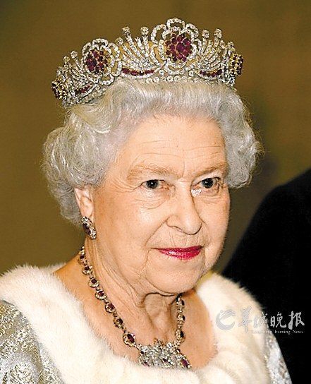 Роскошные короны английской королевы Елизаветы Ⅱ