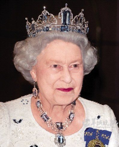 Роскошные короны английской королевы Елизаветы Ⅱ
