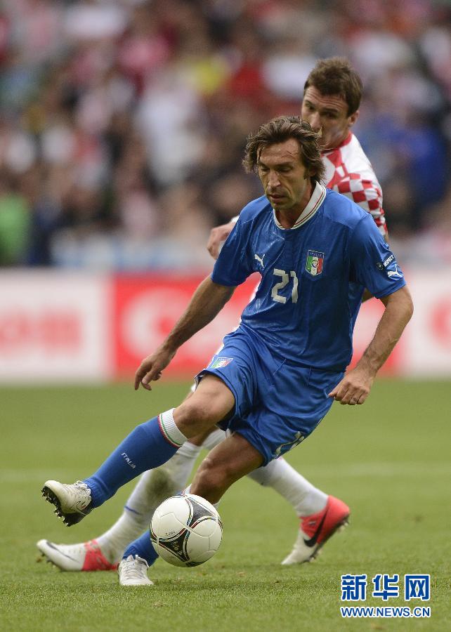 В матче второго тура группы C на чемпионате Европы по футболу-2012 сборная Италии сыграла вничью с командой Хорватии со счетом 1:1. 
