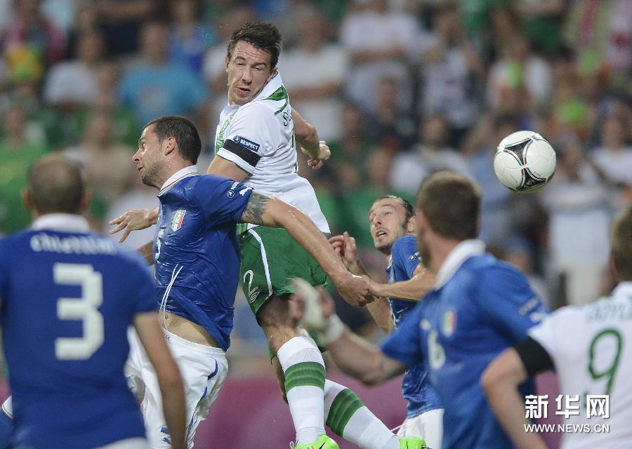 В матче третьего тура группы C на чемпионате Европы по футболу-2012 сборная Италии обыграла команду Ирландии со счетом 2:0 и вышла в 1/4 финала Евро- 2012.
