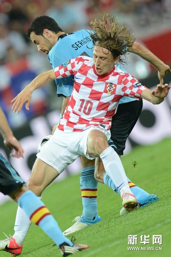 В матче третьего тура группы C на чемпионате Европы по футболу-2012 сборная Испании обыграла команду Хорватии со счетом 1:0 и вышла в 1/4 финала Евро- 2012.